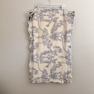 LOCAMA Set Of 2 Medallion Textured Matelasse King Size Pillow Shams Scallop Edge